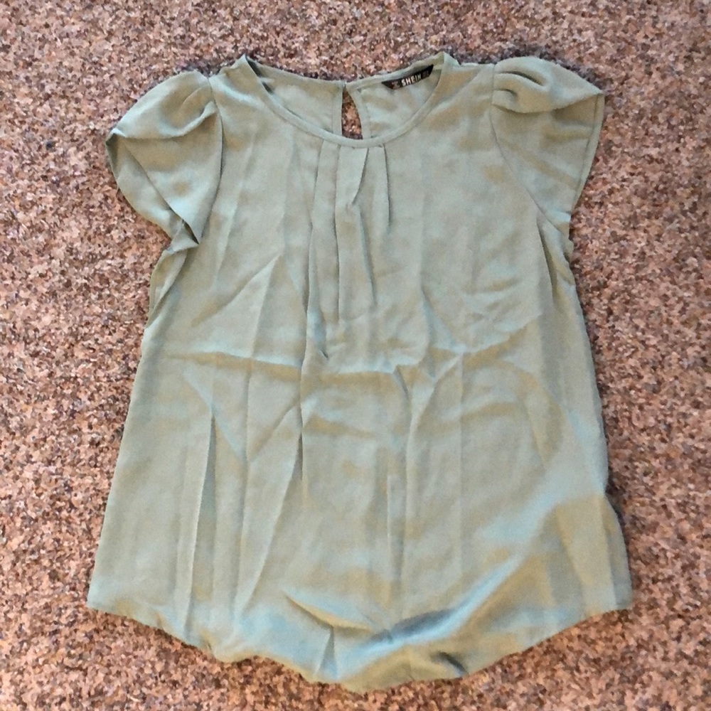 Keyhole back cap sleeved blouse